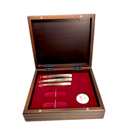 中盒 19x16.5x5.5 三支牛角筆印章